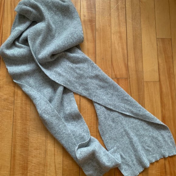 Grey wool scarf - Picture 1 of 5